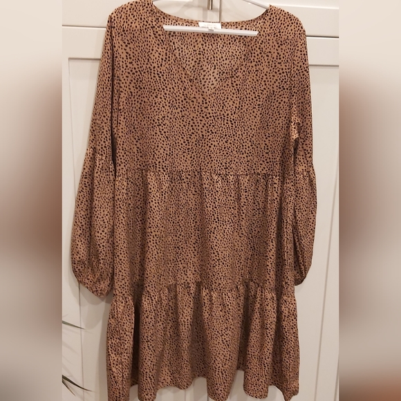 Little White House tiered dress - Picture 2 of 9